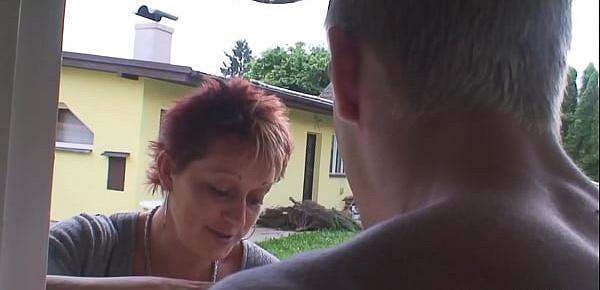  Neighbour bangs her shaved old pussy